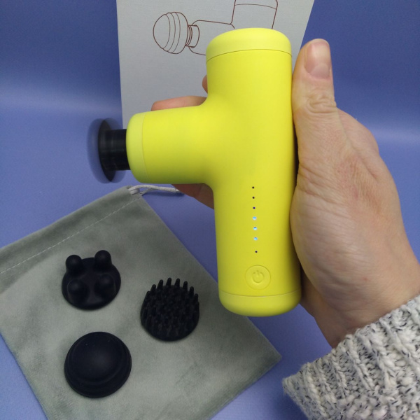 Компактный портативный массажер для лица Massage gun G-16 (4 сменные насадки, зарядка TYPE-С) / Чехол в подарок